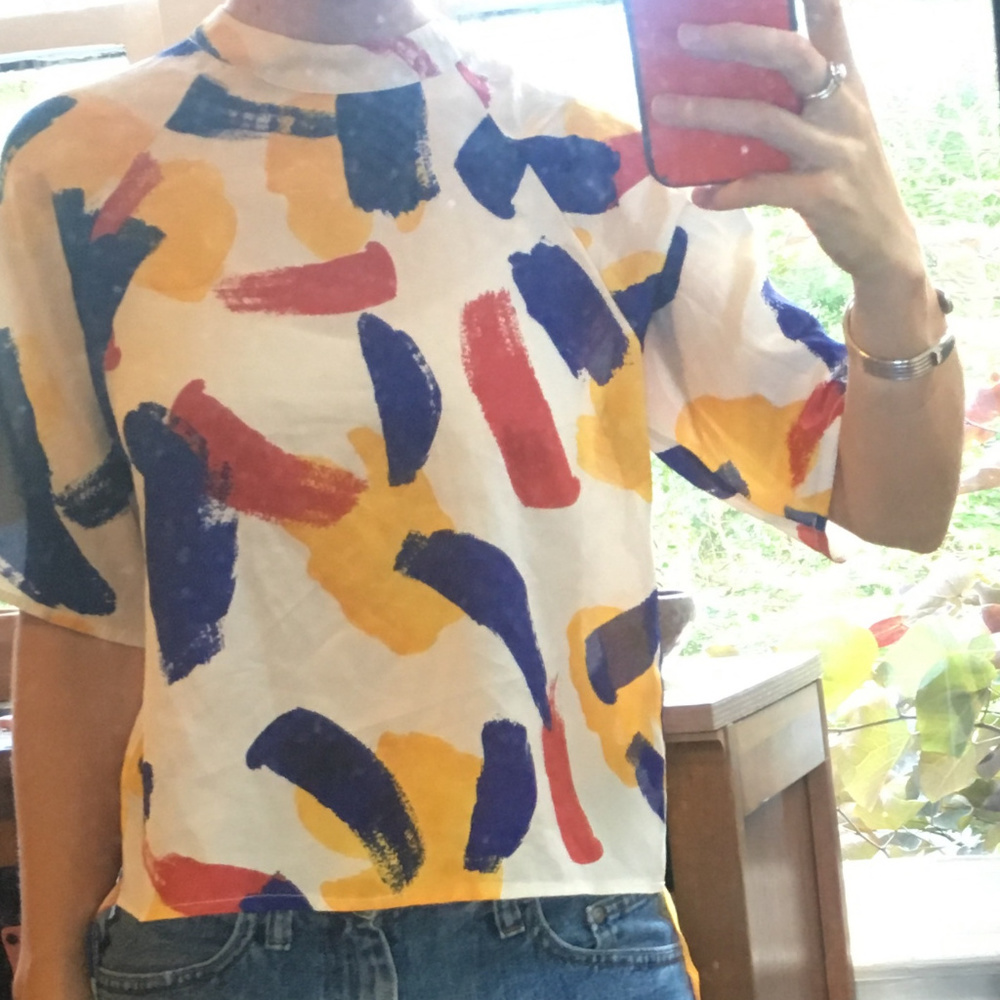 Brush stroke blouse w/ open back